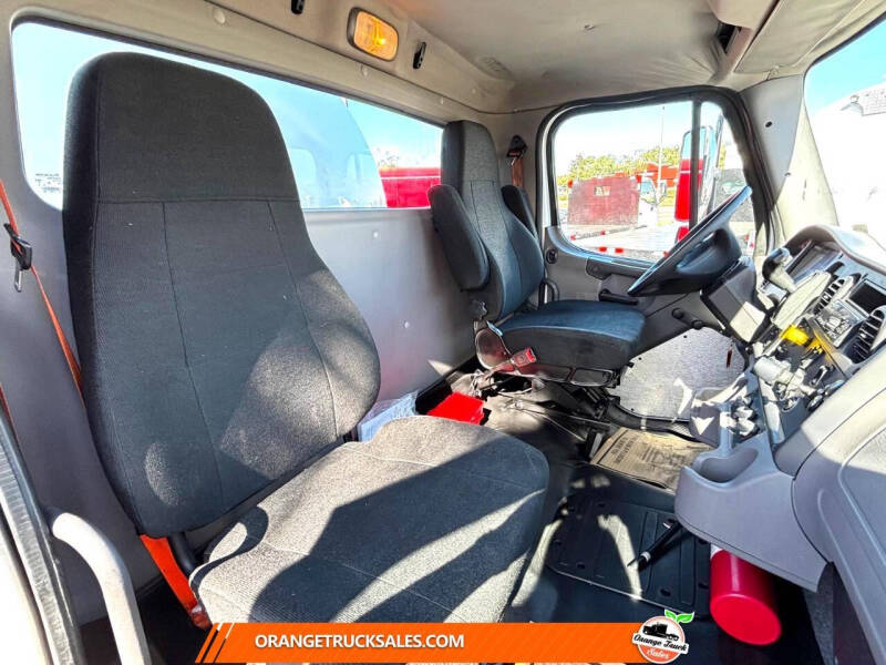 2019 Freightliner M2 106