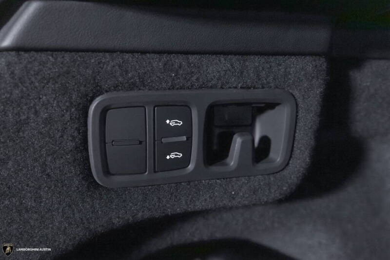 2025 Lamborghini Urus SE