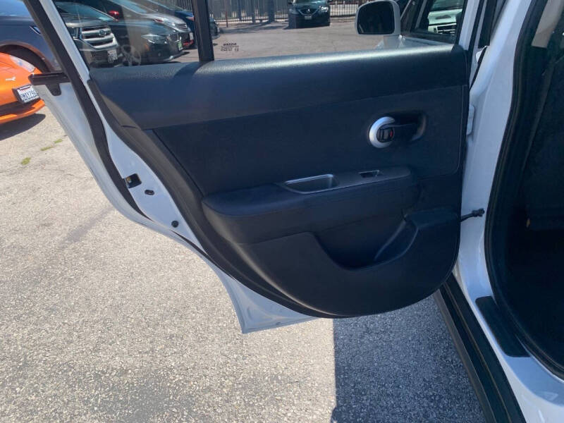 2011 Nissan Versa 1.8 S