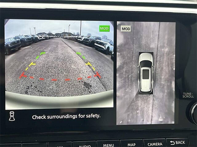 2025 Nissan Pathfinder SL