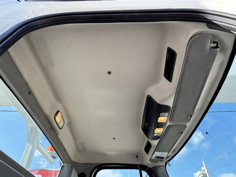 2017 Freightliner M2 106