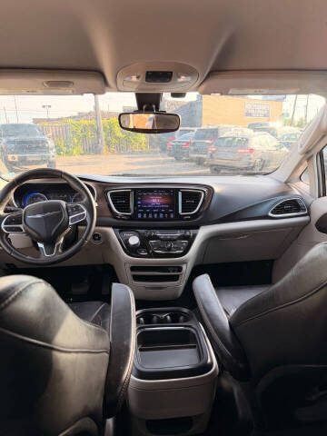 2017 Chrysler Pacifica Touring-L