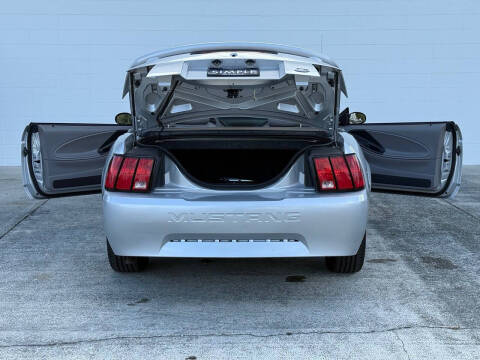 2003 Ford Mustang Deluxe