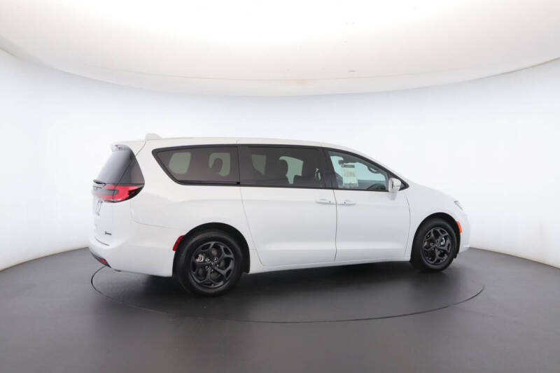 2022 Chrysler Pacifica Hybrid Touring L