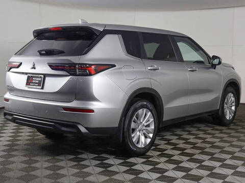 2026 Mitsubishi Outlander ES