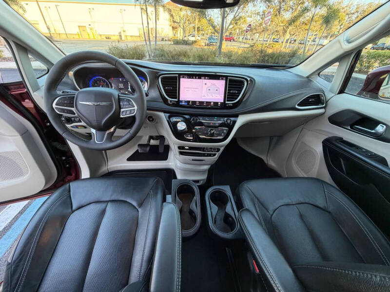 2022 Chrysler Pacifica Touring L