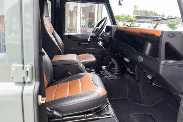 1990 Land Rover Defender 37