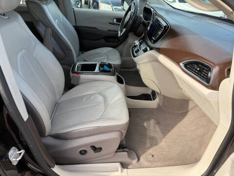 2017 Chrysler Pacifica Touring-L Plus