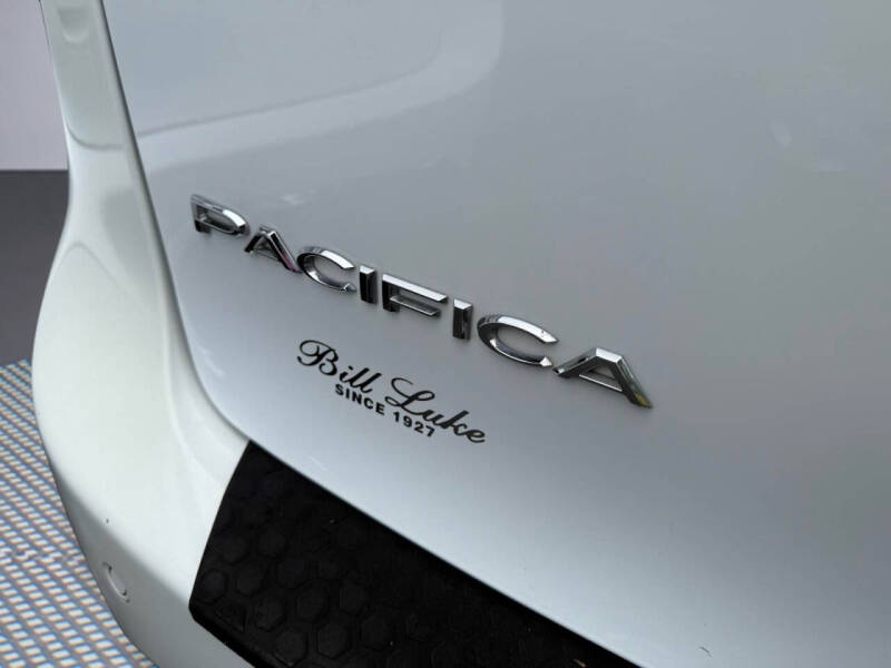 2017 Chrysler Pacifica Touring-L