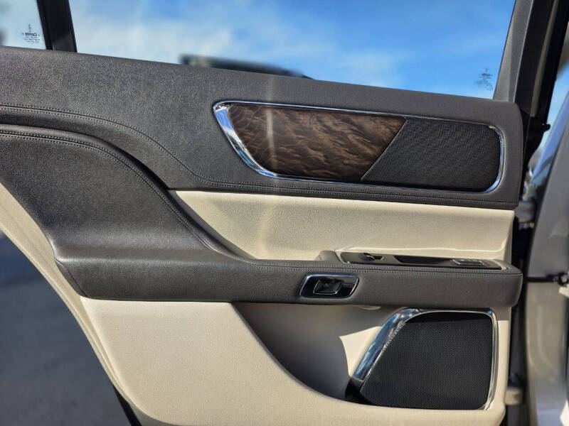 2017 Lincoln Continental Select