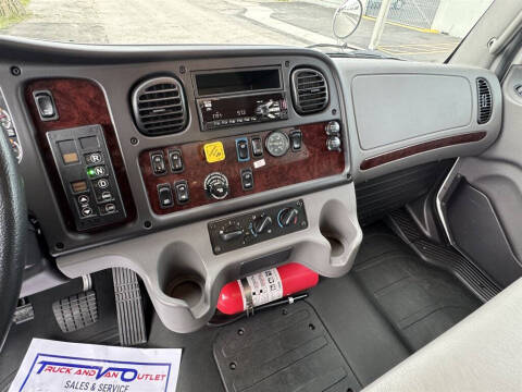 2019 Freightliner M2 106