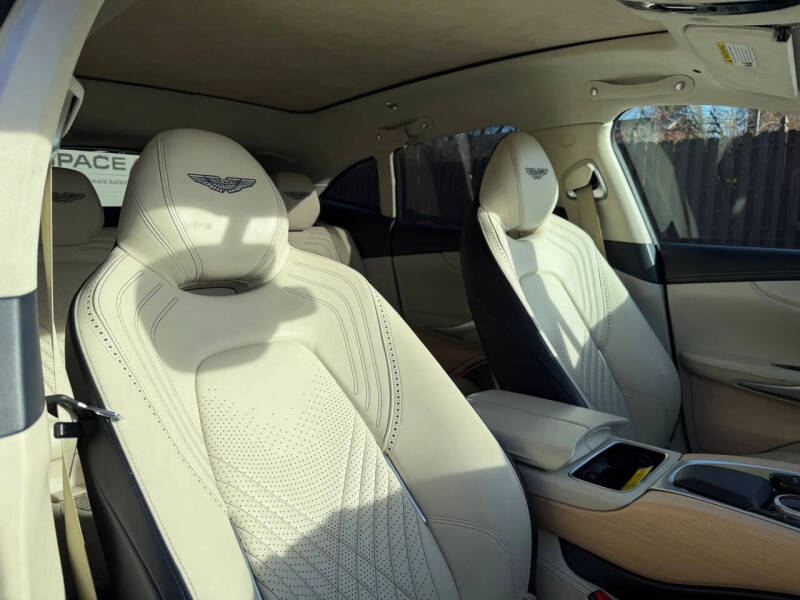 2021 Aston Martin DBX