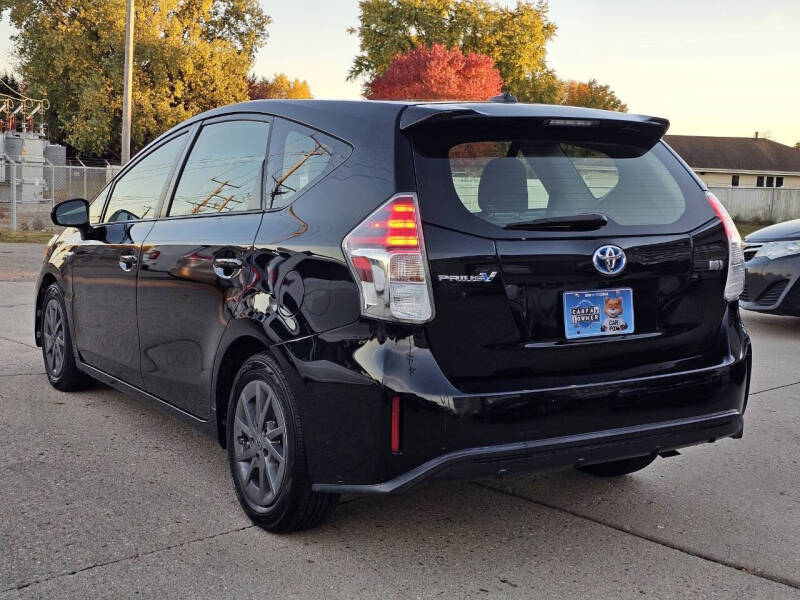 2017 Toyota Prius v Three