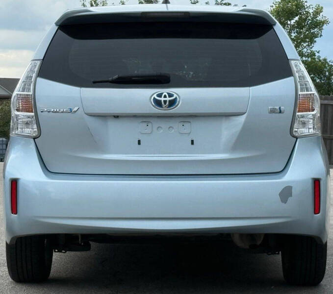 2013 Toyota Prius v Two