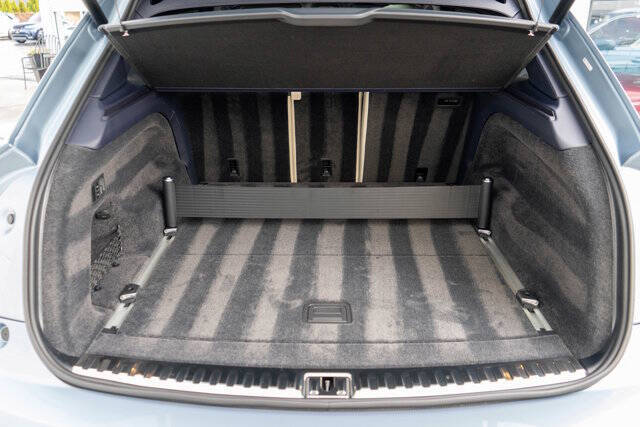 2023 Bentley Bentayga 39