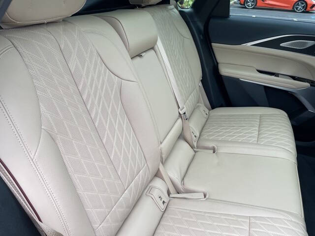 2024 Cadillac LYRIQ Luxury 3