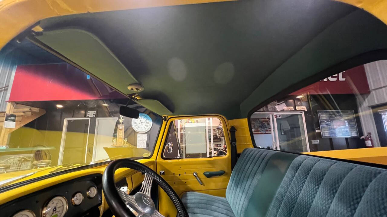 1961 Ford F-100 26
