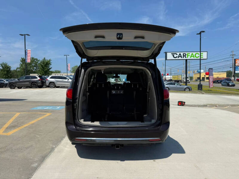 2017 Chrysler Pacifica Touring-L Plus