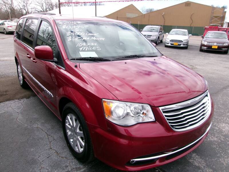 2016 Chrysler Town and Country for sale at River City Auto Sales in Cottage Hills IL