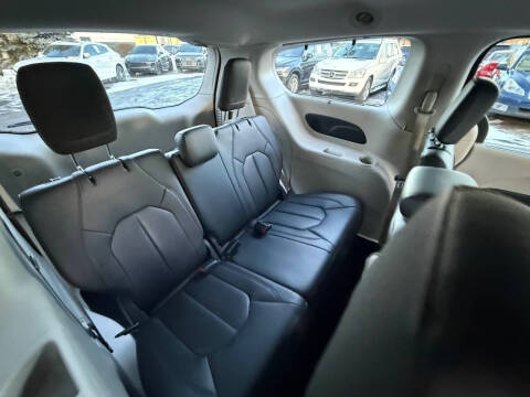 2017 Chrysler Pacifica Touring-L Plus