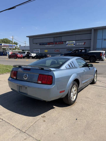 2005 Ford Mustang V6 Deluxe