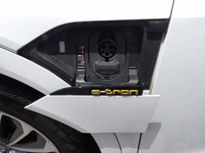 2019 Audi e-tron quattro Prestige