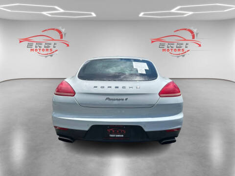 2015 Porsche Panamera