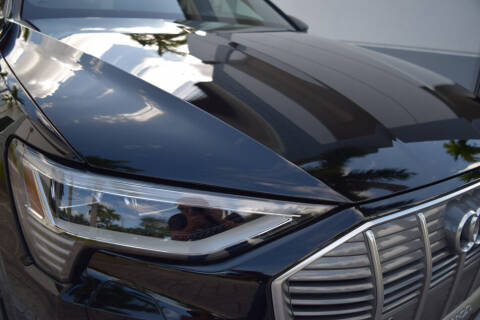 2022 Audi e-tron quattro Premium