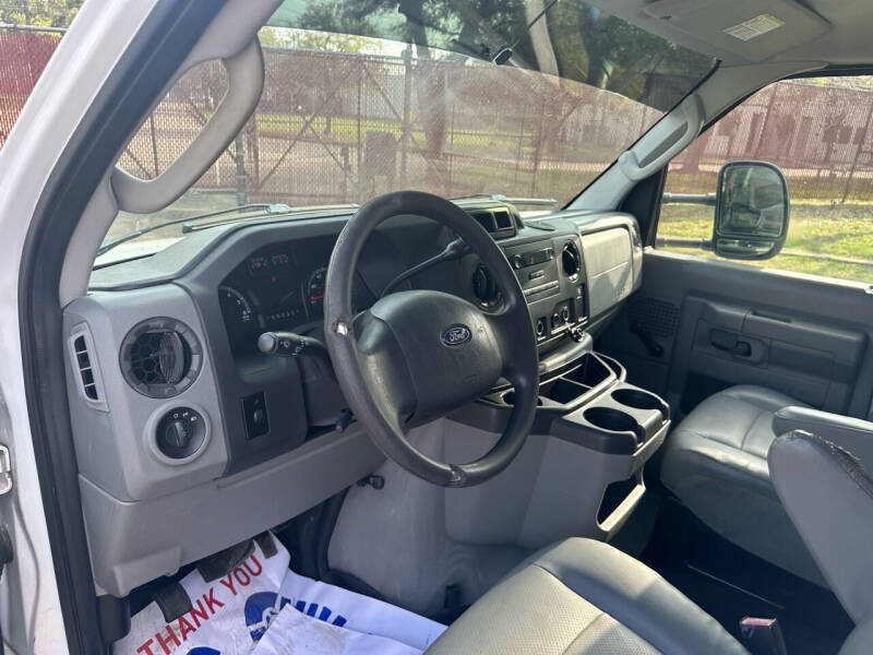 2012 Ford E-Series E-450 SD