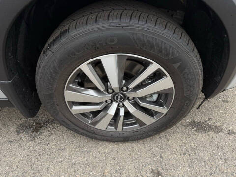 2025 Nissan Pathfinder SL