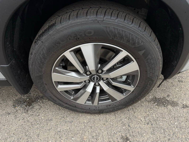 2025 Nissan Pathfinder SL