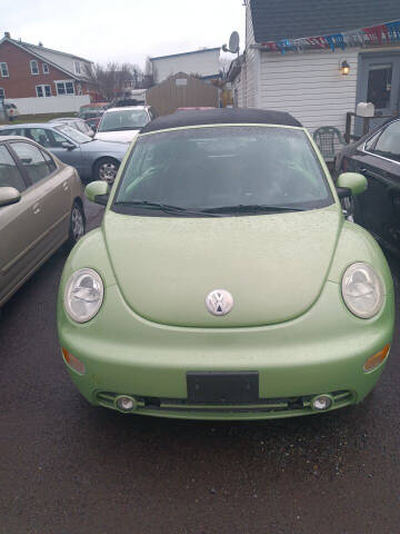 2004 Volkswagen New Beetle Convertible for sale at BRAUNS AUTO SALES in Pottstown PA