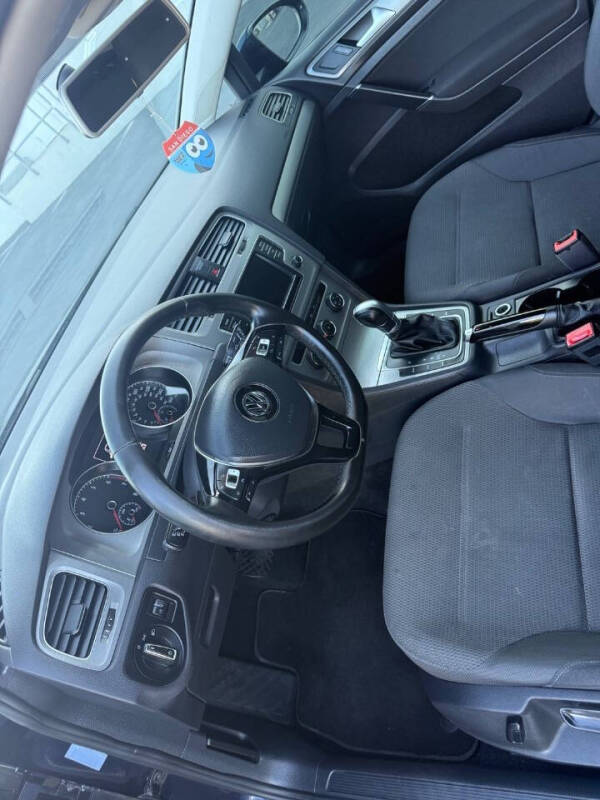 2017 Volkswagen Golf TSI S
