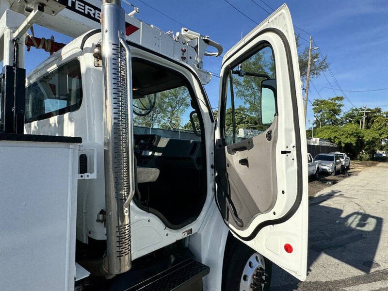 2017 Freightliner M2 106