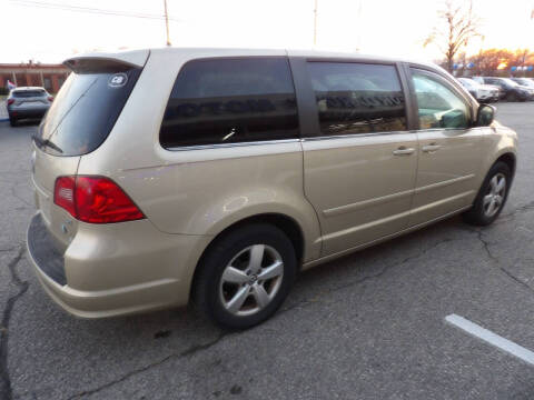 2010 Volkswagen Routan SE