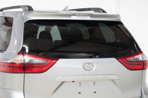2020 Toyota Sienna XLE Premium 8-Passenger