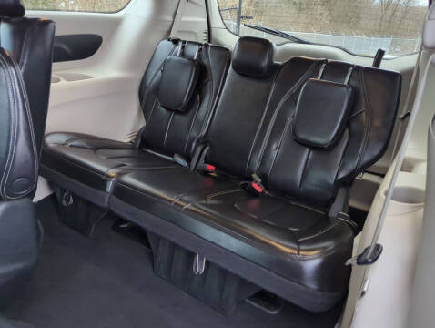 2023 Chrysler Pacifica Plug-In Hybrid Touring L