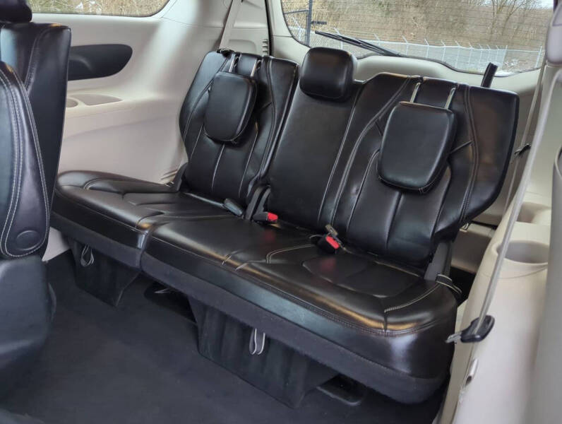 2023 Chrysler Pacifica Plug-In Hybrid Touring L