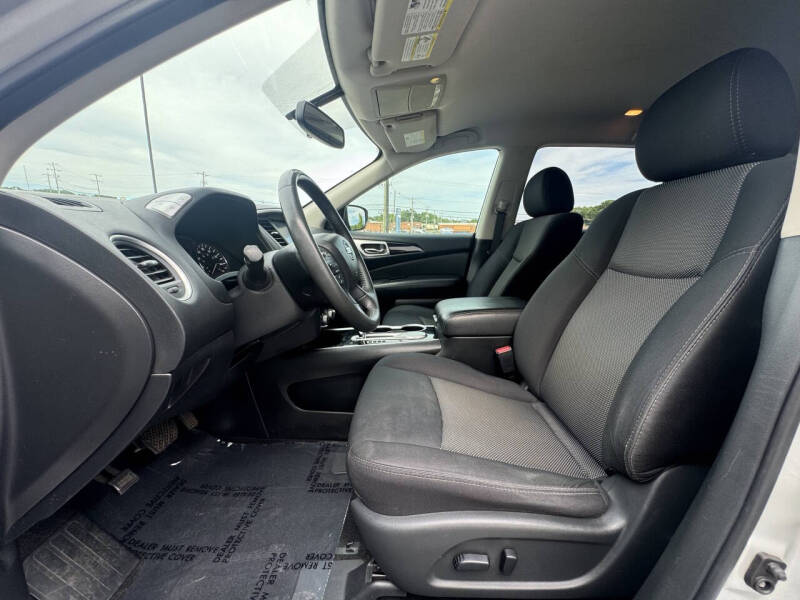2018 Nissan Pathfinder SV