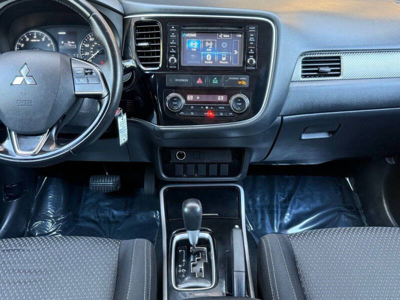 2017 Mitsubishi Outlander ES