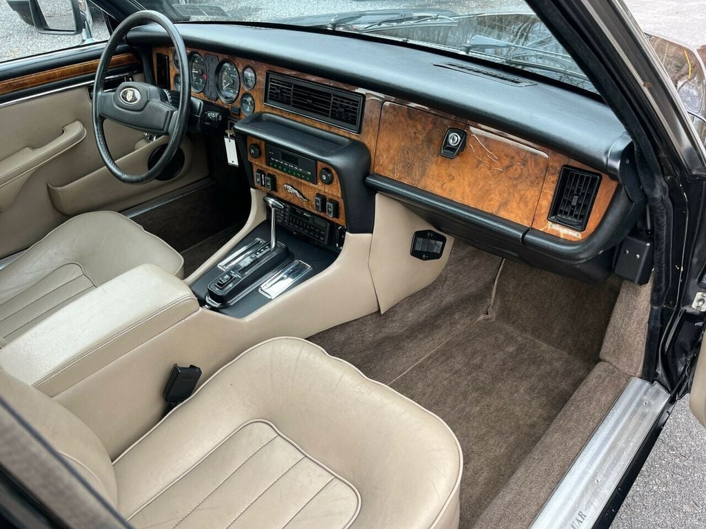 1985 Jaguar XJ-Series 31