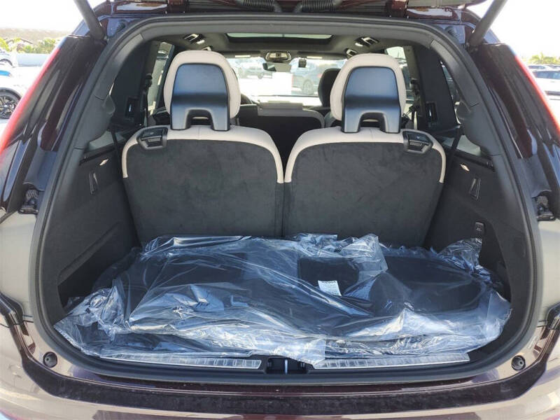 2025 Volvo XC90 B6 Core Bright Theme