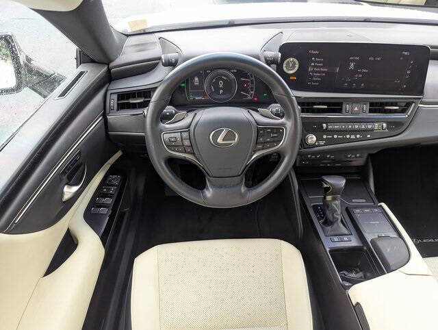 2022 Lexus ES 300h