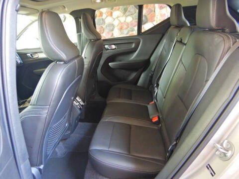 2025 Volvo XC40 B5 Plus Bright Theme