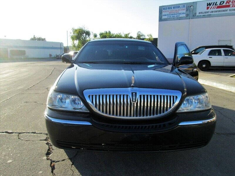 2011 Lincoln Town Car Signature Limited photo 9