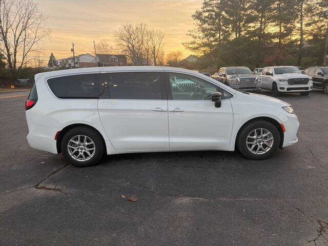 2024 Chrysler Pacifica Touring L