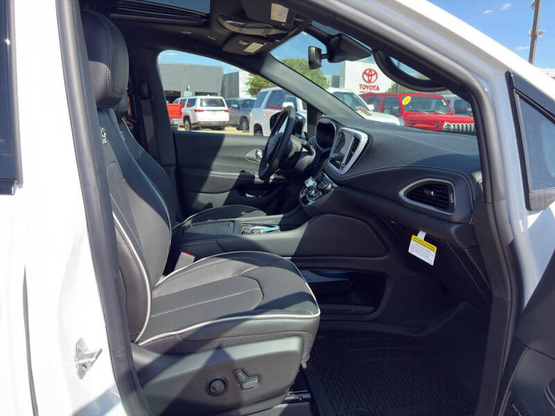 2027 Chrysler Pacifica Limited
