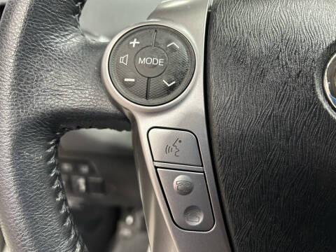 2016 Toyota Prius v Five