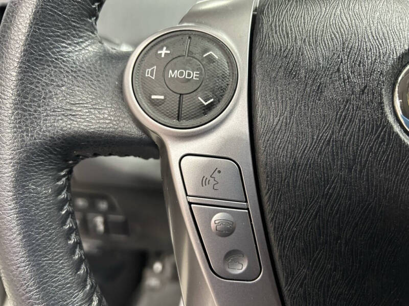 2016 Toyota Prius v Five