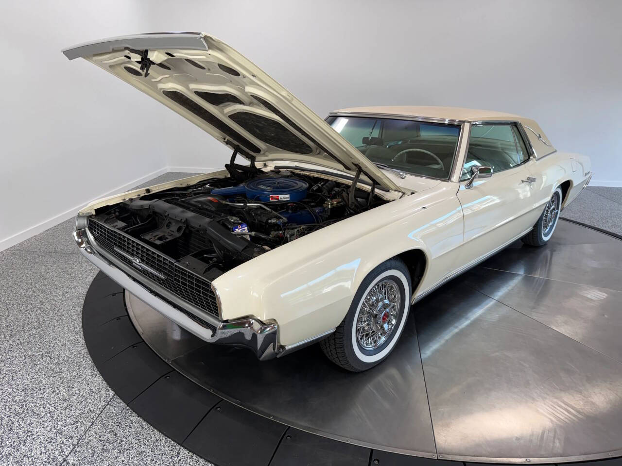 1967 Ford Thunderbird 54